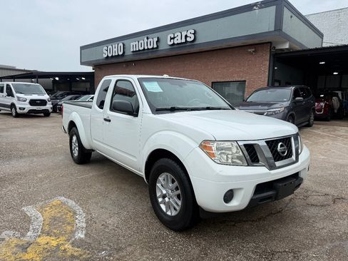 Used 2016 Nissan Frontier SV RWD image 3