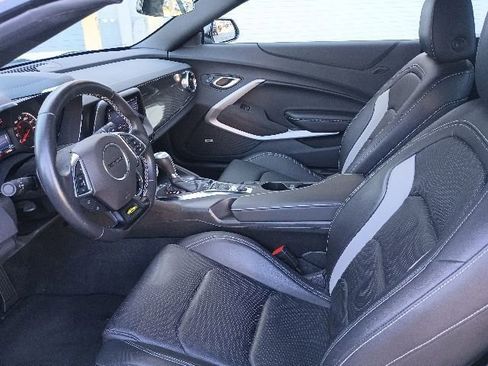 Used 2023 Chevrolet Camaro LT RWD image 9