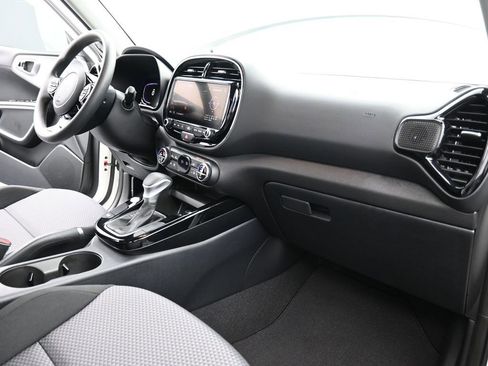 Used 2025 Kia Soul S image 18