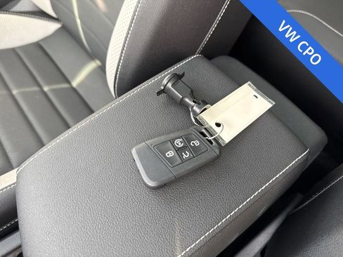 Certified 2025 Volkswagen Taos SEL AWD/4WD image 30