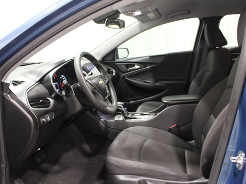 Used 2025 Chevrolet Malibu LS image 3
