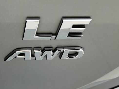 Used 2018 Toyota RAV4 LE w/ All Weather Liner Package AWD/4WD image 14