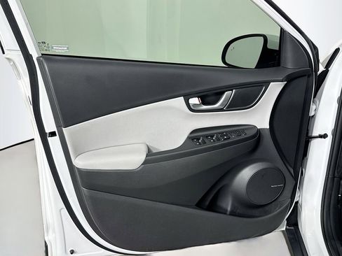 Used 2022 Hyundai Kona Limited image 29