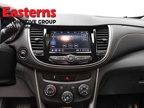 Used 2018 Chevrolet Trax LT w/ LT Convenience Package AWD/4WD image 12