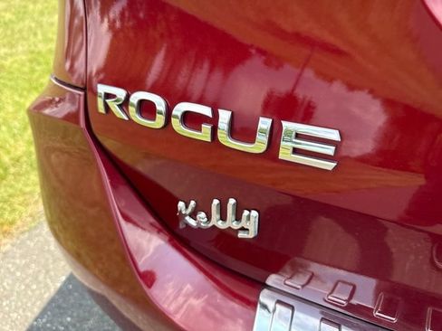 Used 2018 Nissan Rogue SV AWD/4WD image 14