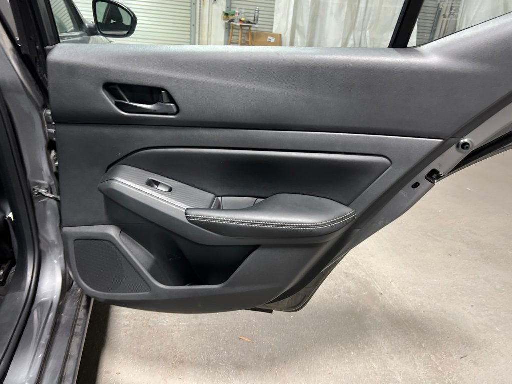 Used 2025 Nissan Altima 2.5 SV FWD image 11