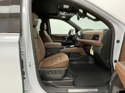 New 2026 Chevrolet Suburban High Country image 15