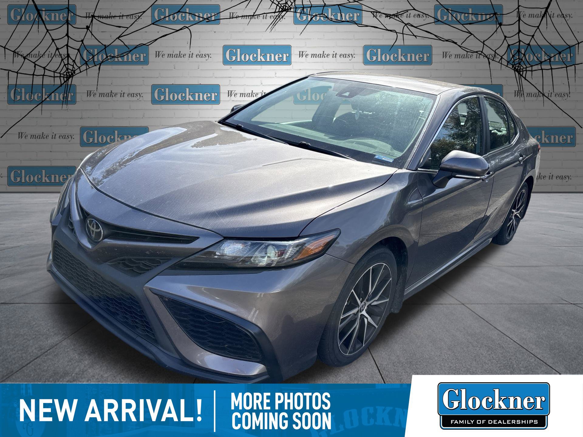 Used 2023 Toyota Camry SE FWD image 1