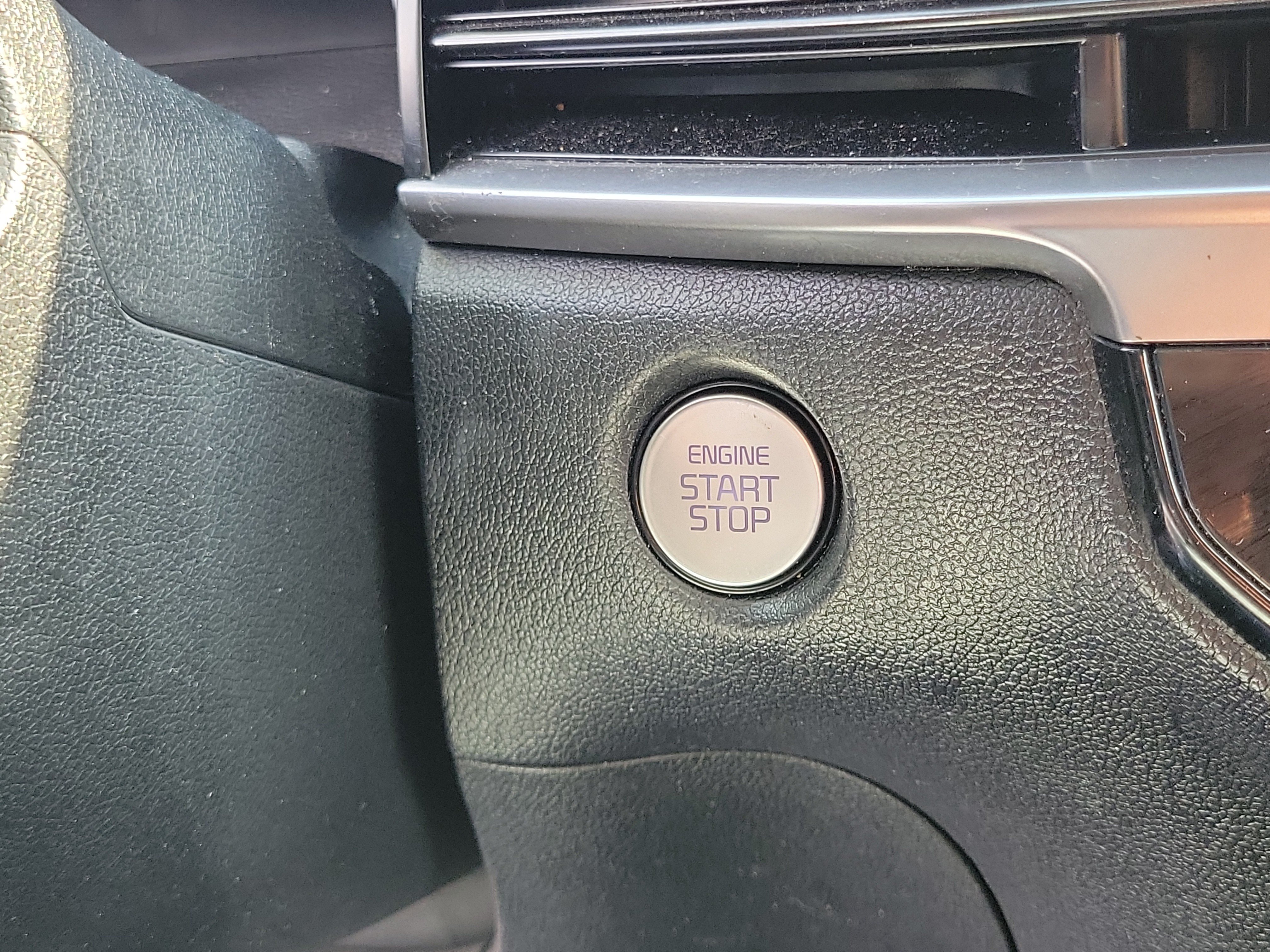 Used 2025 Kia Sorento LX FWD image 28