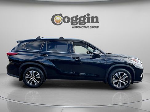 Used 2020 Toyota Highlander XLE image 6
