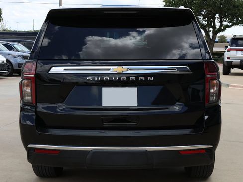 Used 2023 Chevrolet Suburban LT RWD image 6