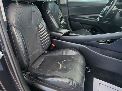 Used 2021 Hyundai Elantra Limited image 16