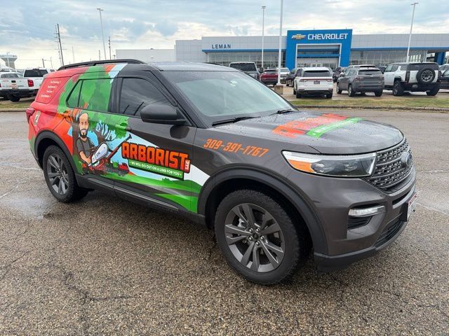 Used 2021 Ford Explorer XLT w/ Equipment Group 202A AWD/4WD image 2
