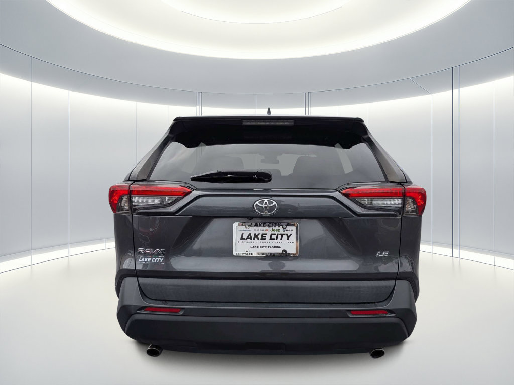 Used 2021 Toyota RAV4 LE FWD image 5
