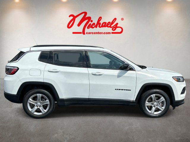 Used 2024 Jeep Compass Latitude AWD/4WD image 2