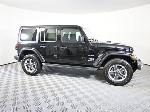 Used 2022 Jeep Wrangler Unlimited Sahara w/ Dual Top Group AWD/4WD image 8