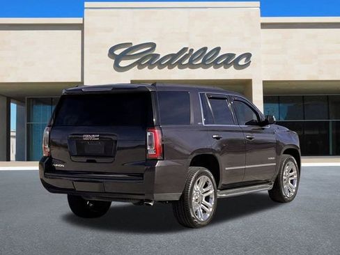 Used 2017 GMC Yukon SLT w/ Premium Edition image 3