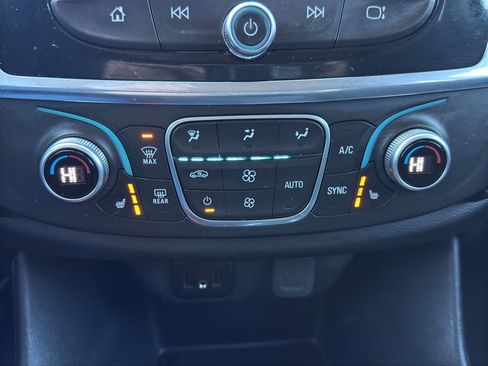 Used 2018 Chevrolet Traverse LT w/ LPO, Black Accent Package image 30