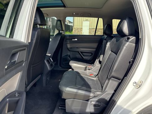 Used 2022 Volkswagen Atlas SEL R-Line AWD/4WD image 16