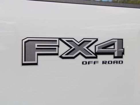 Used 2025 Ford F250 Lariat w/ Black Appearance Package image 17