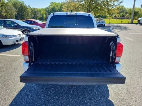 Used 2022 Toyota Tacoma SR5 w/ Technology Package image 19