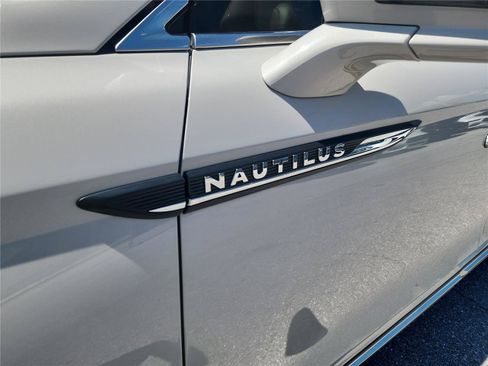 Certified 2023 Lincoln Nautilus Reserve FWD image 10