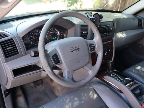 Used 2007 Jeep Grand Cherokee Limited w/ Trailer Tow Group IV AWD/4WD image 16
