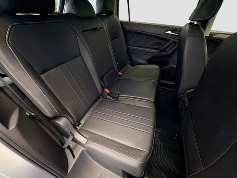 Used 2023 Volkswagen Tiguan SE w/ Panoramic Sunroof Package image 14