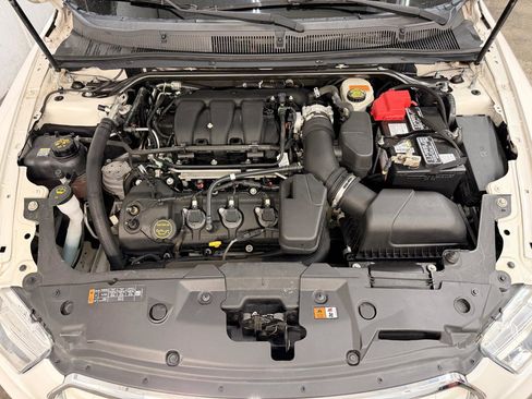 Used 2016 Ford Taurus Limited w/ Equipment Group 301A FWD image 11