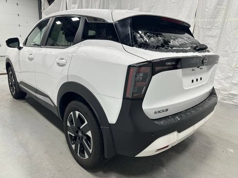 Used 2025 Nissan Kicks SV AWD/4WD image 5