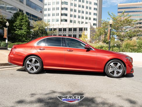 Used 2019 Mercedes-Benz E 300 4MATIC w/ Driver Assistance Package image 8
