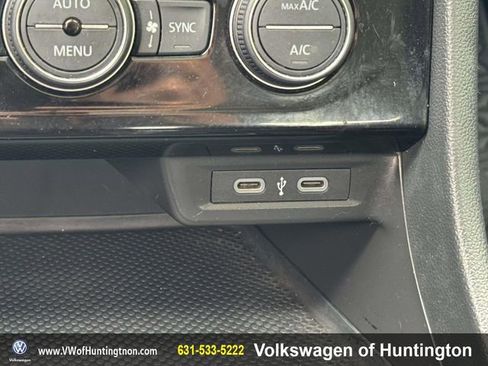 Certified 2023 Volkswagen Jetta SE w/ Panoramic Sunroof Package FWD image 27