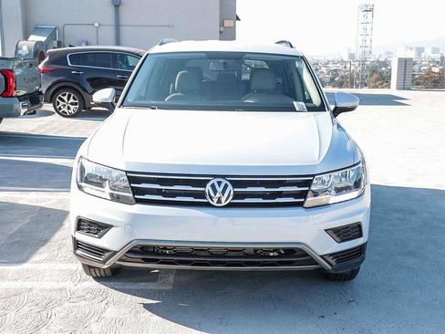 Used 2018 Volkswagen Tiguan S image 2