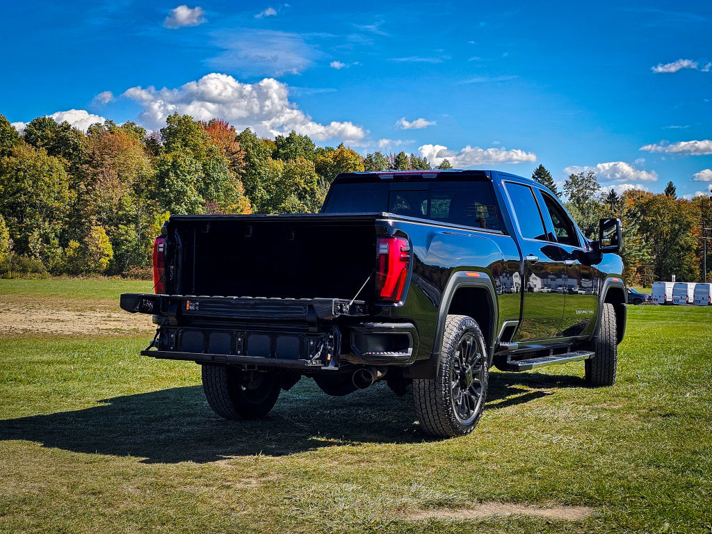 Used 2024 GMC Sierra 2500 Denali w/ Snow Plow Prep/Camper Package AWD/4WD image 5