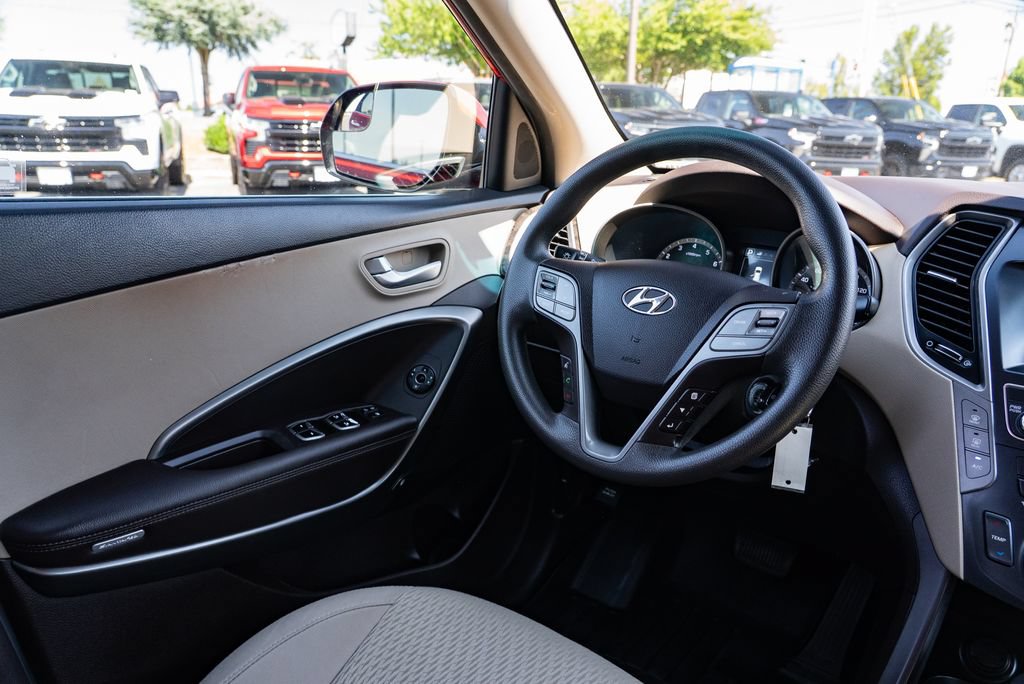 Used 2018 Hyundai Santa Fe SE AWD/4WD image 11