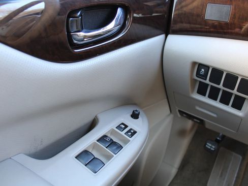 Used 2015 Nissan Quest S image 29