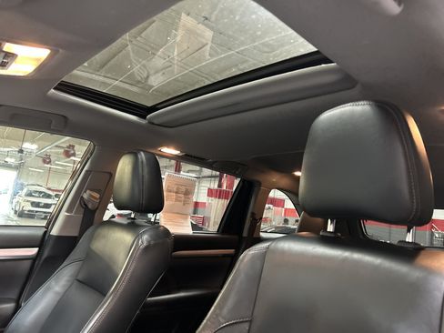 Used 2019 Toyota Highlander XLE FWD image 8