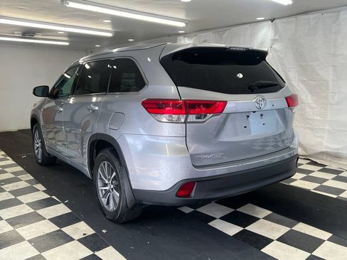 Used 2018 Toyota Highlander XLE AWD/4WD image 8