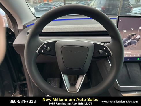 Used 2026 Tesla Model Y Long Range image 9