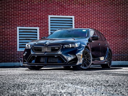 New 2026 BMW M5 Touring AWD/4WD image 2