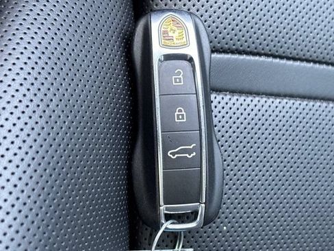 Used 2021 Porsche Cayenne w/ Premium Package AWD/4WD image 43