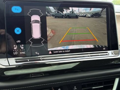 Used 2025 Volkswagen Atlas SE FWD image 17