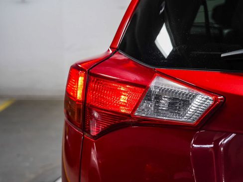 Used 2014 Toyota RAV4 XLE w/ Preferred Accessory Package FWD image 11