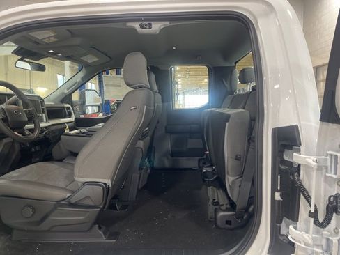New 2025 Ford F250 XLT w/ FX4 Off-Road Package image 21