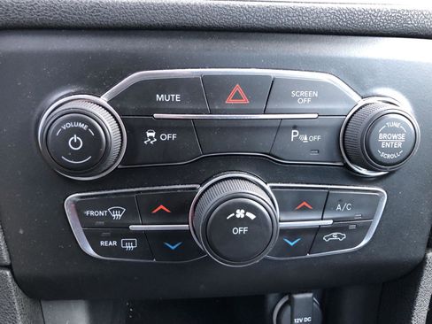 Used 2022 Dodge Charger SXT w/ Blacktop Package image 17