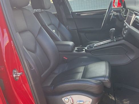 Used 2023 Porsche Macan Turbo image 7