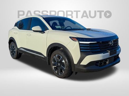 Certified 2025 Nissan Kicks SV image 3