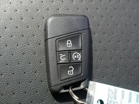 Used 2019 Volkswagen Tiguan SE AWD/4WD image 37