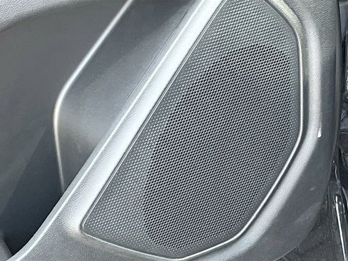 Used 2022 Ford Explorer XLT w/ Equipment Group 202A image 19