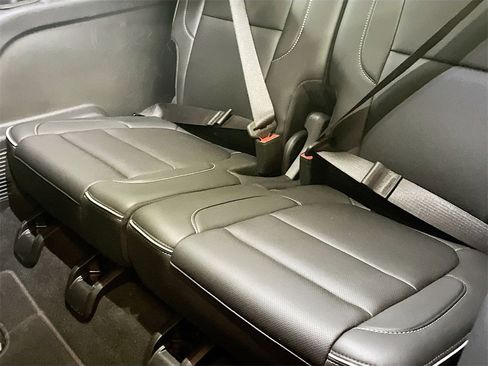 Used 2023 GMC Acadia Denali w/ Denali Technology Package image 28